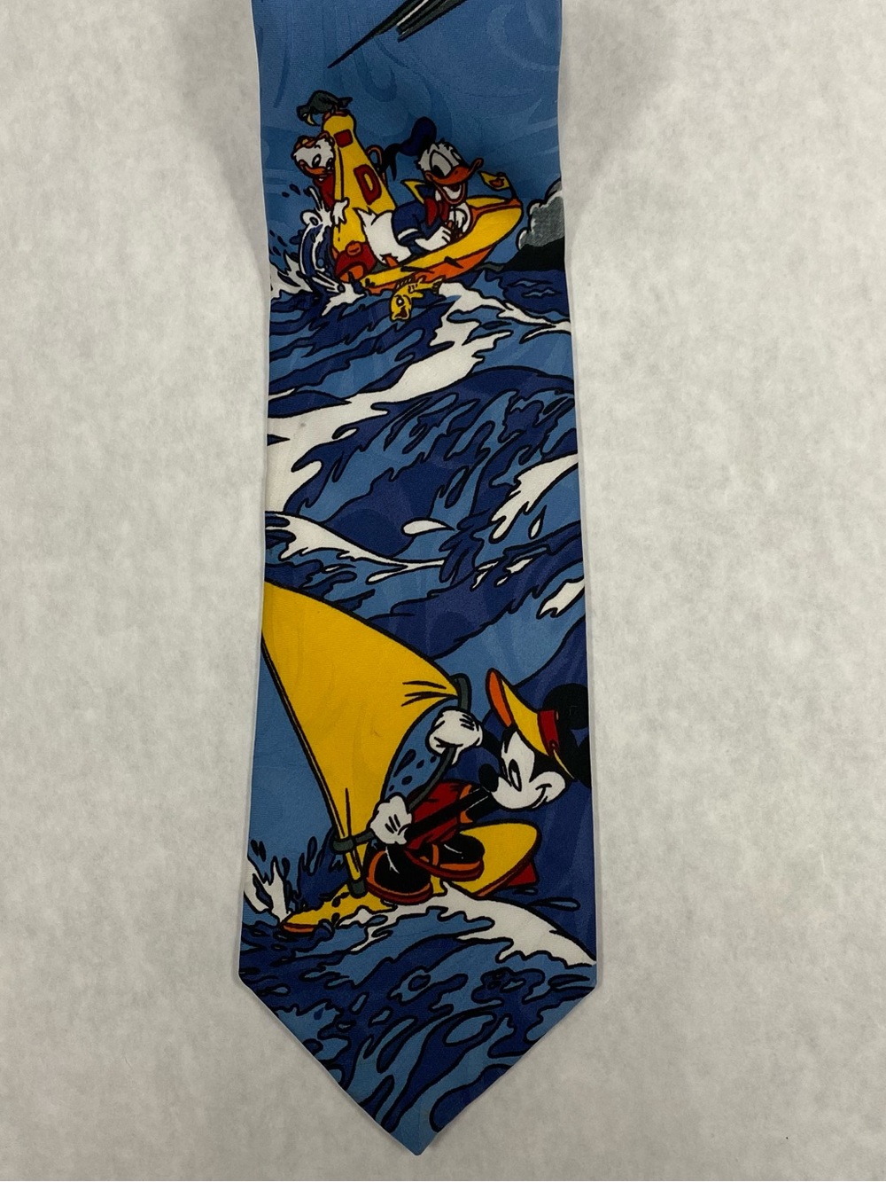 Disney Tie Mickey Mouse Windsailing Donald Duck Speed Boat Sailing Ocean Beach